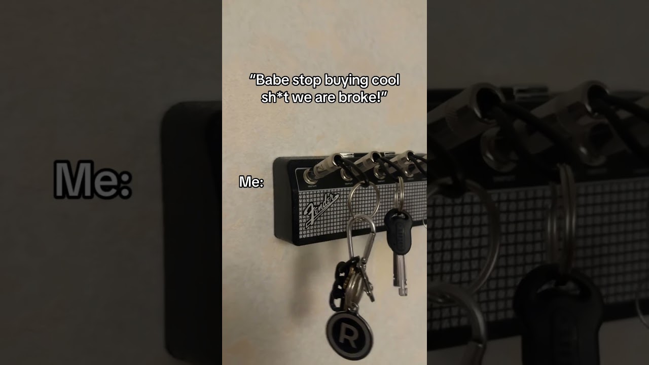 Cool Guitar/amp key chain & holder.🎸