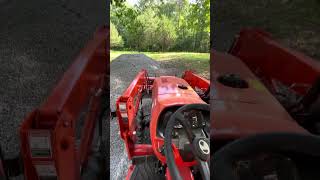 Kubota L3302HST- Spreading 70 tons of gravel.