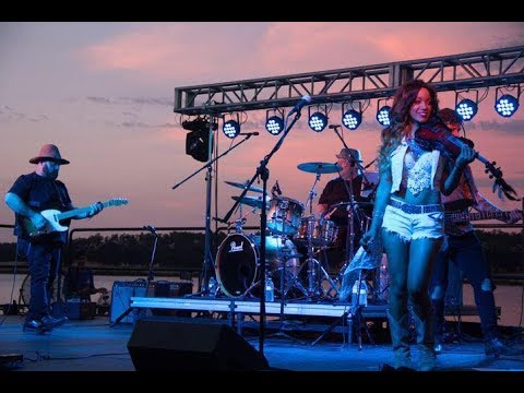 Melissa, a dancing violinist, performing hip-hop violin live in San Diego