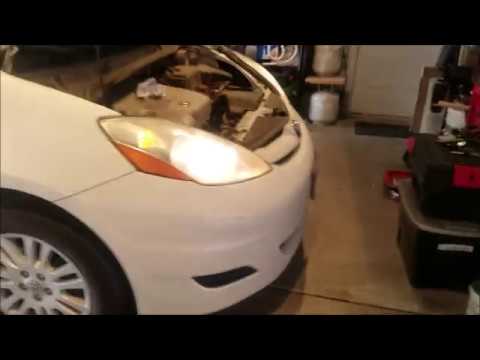 2008 Toyota Sienna Headlight bulb replacement