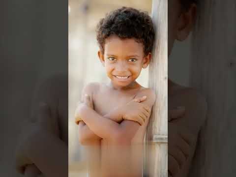 دوست داشتن هایم تبدیل به دلتنگی بزرگی شده اند که شبانه روز به خودم هجوم می آورند