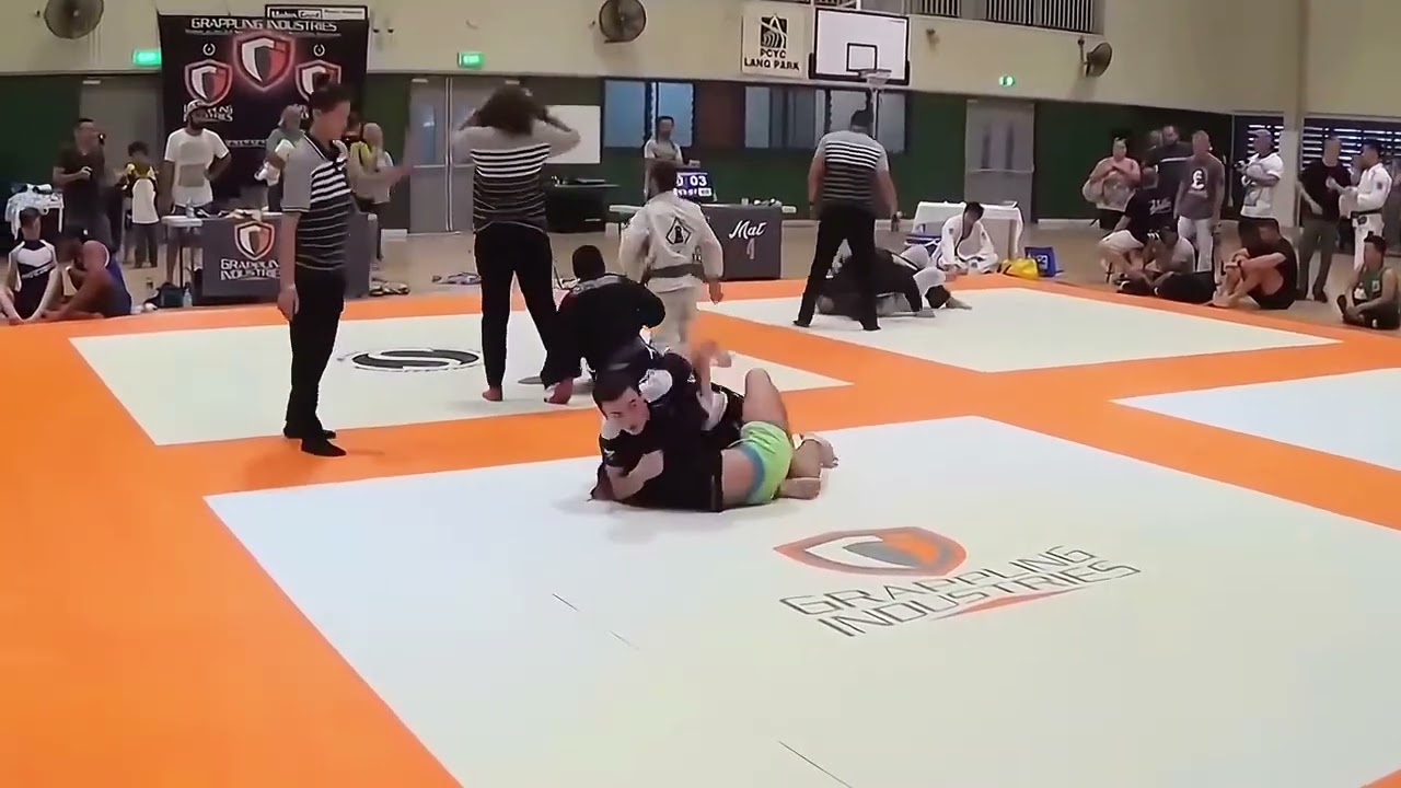 Grappling matc girl vs boy mma 😲. 