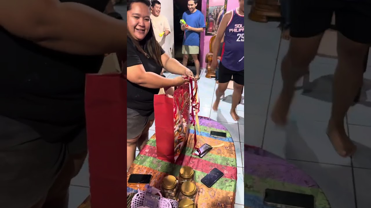 What’s inside Tita Cherry’s Christmas Bag 🥰