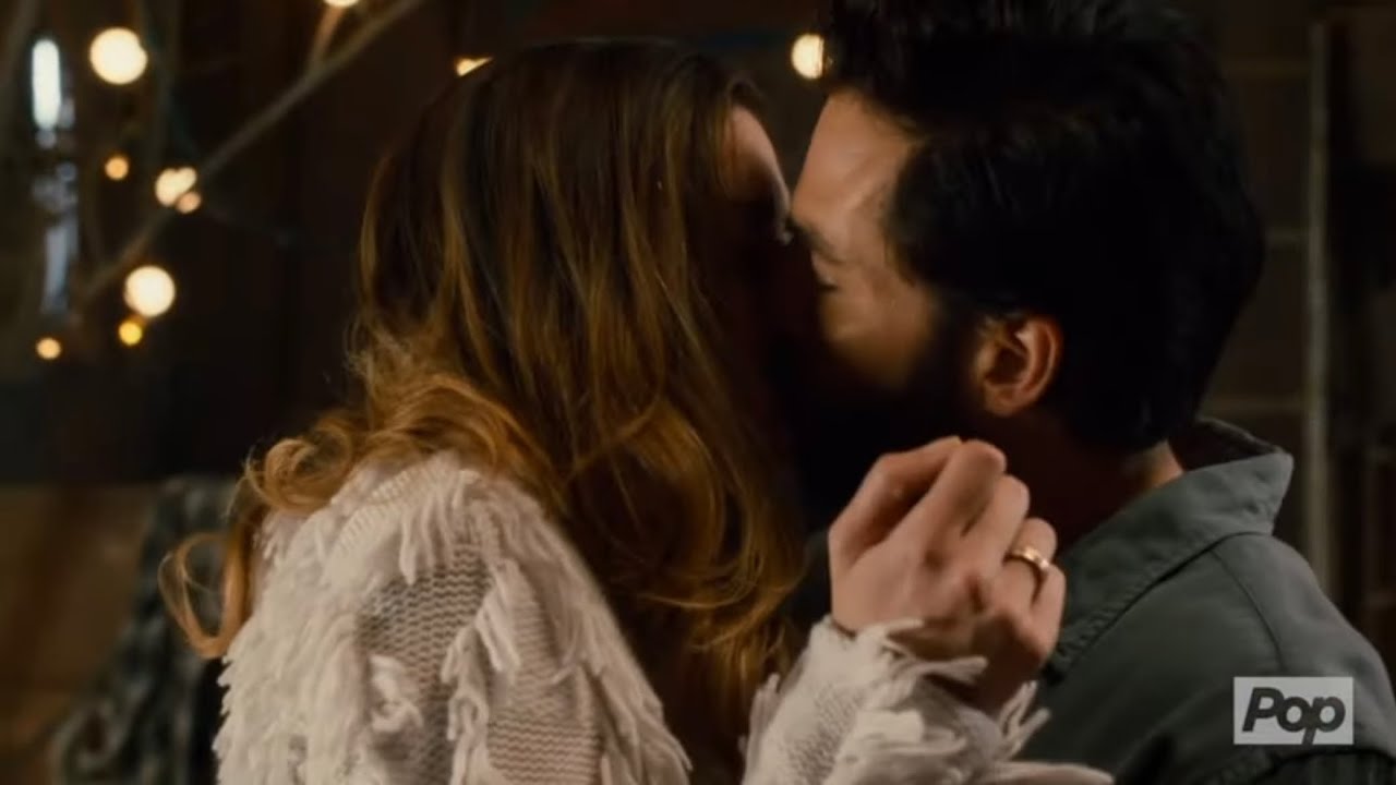 Schitt’s Creek Alexis and Mutt kiss YouTube