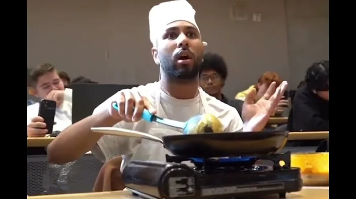 Bro was cooking curry in a college lecture 🍛 (credits to @fique)