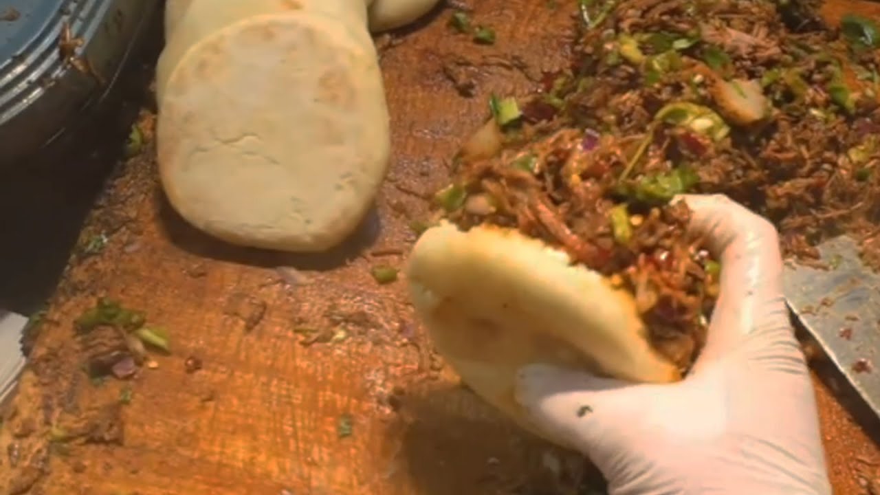 delicious burger in chinese 