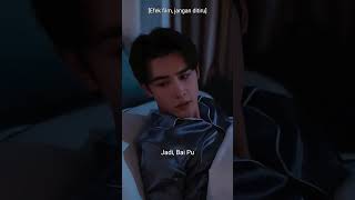 Dia sedang bermesraan dengan CEO, dan tunangannya ada di balik pintu.