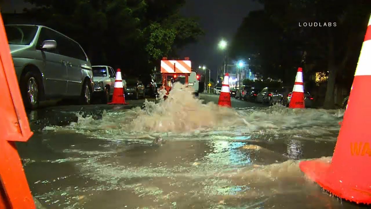 Sinkhole Water Main / Los Angeles RAW FOOTAGE - YouTube