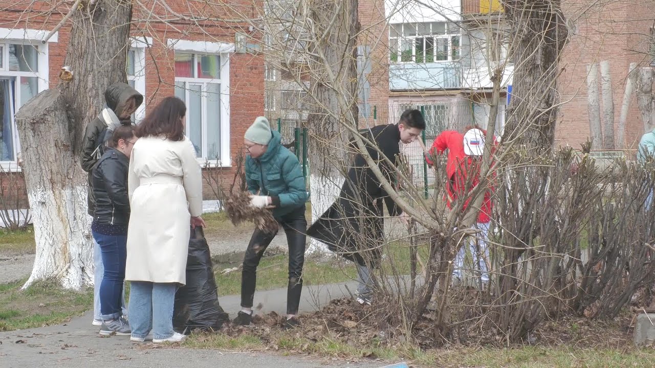 В поселке Энергетиков провели субботник