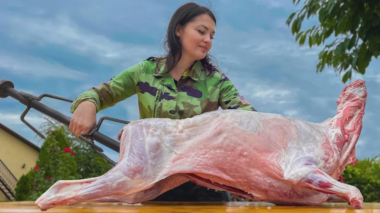 Abbiamo arrostito un intero agnello allo spiedo! Un'esplosione di gusto incredibile