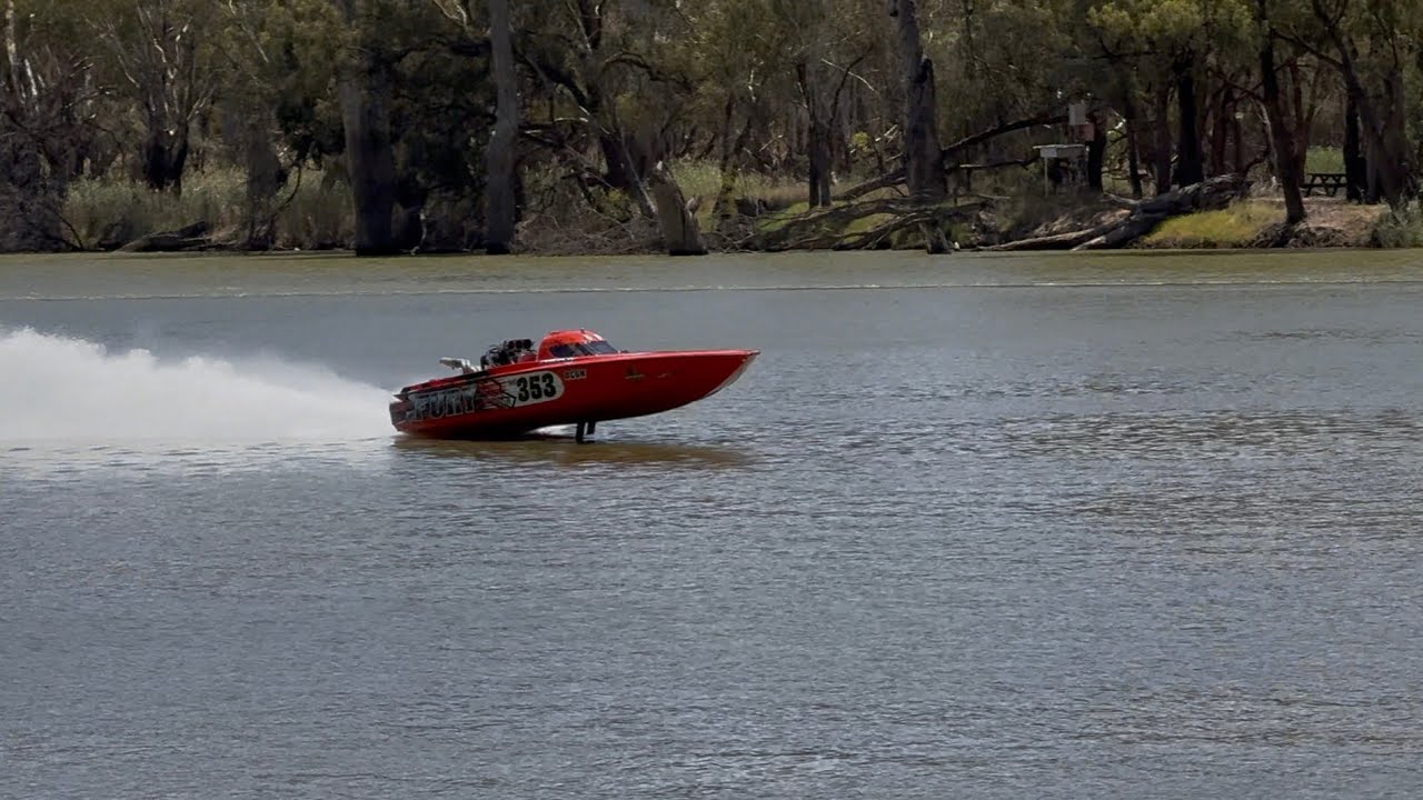 Fury warm up laps bad boats world championship Mildura 2026