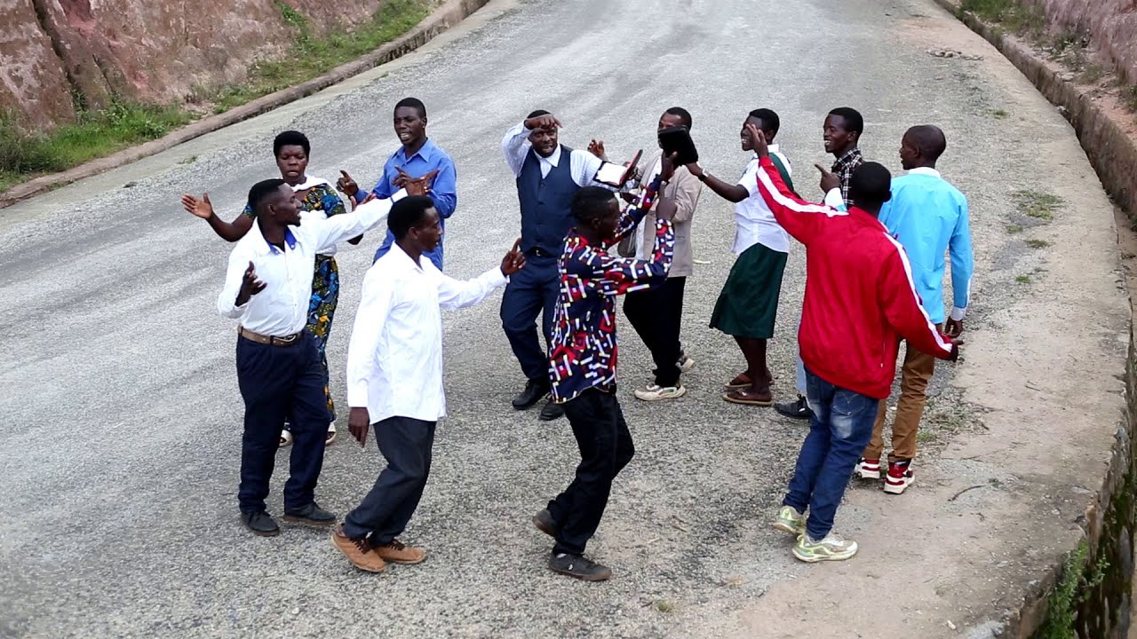 YA CHOIR YATANGAJE ABANTU KUBERA IMIRIRIMBERE MC ARAYIZANYE