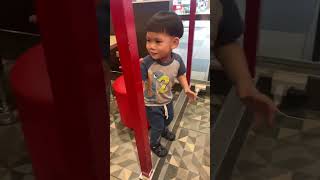 Ủa alô | Vũ điệu gì thế em bé ơi 🤣 #Táothúi #shortvideo #cute #shorts #memes
