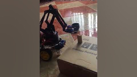 Xe gắn cánh tay robot 4 bậc điều khiển từ xa