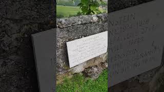 Riegersburg - Grenzlandehrenmal #shorts
Riegersburg (Grenzlandehrenmal), Bezirk Feldbach, Steiermark, Österreich:
An der Begrenzungsmauer stehen Gedenktafeln der umliegenden Orte, mit der Anzahl ihrer Gefallenen der beiden Weltkriege (WW1, WW2).
#riegerburg #steiermark #shorts Riegersburg - Grenzlandehrenmal #shorts