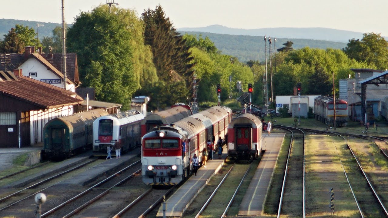 Vlaky Slovensko - ZSSK 757.018 na REx 1721 a posun v žst. Prievidza