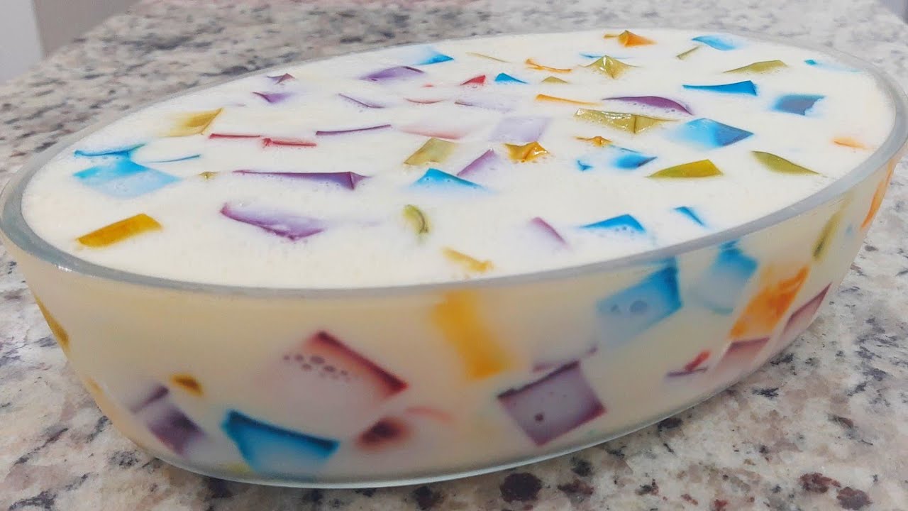 MOSAICO DE GELATINA NA TRAVESSA GELATINA COLORIDA SOBREMESA