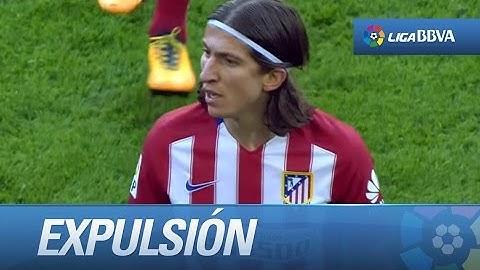 Expulsión de Filipe Luis por un plantillazo a Messi
