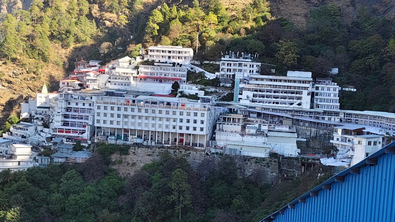 Mai Pardesi Hu Peheli Baar | Aya Hoon 