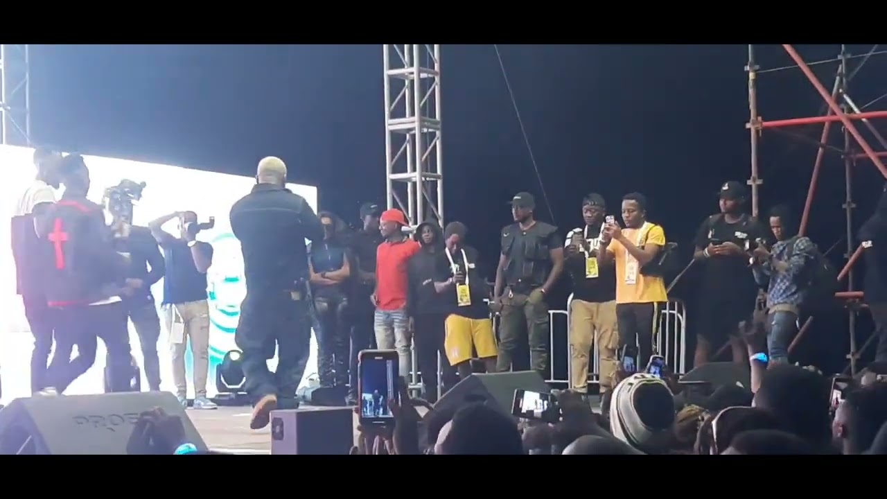 Alikiba na harmonize nani mkali wa steji