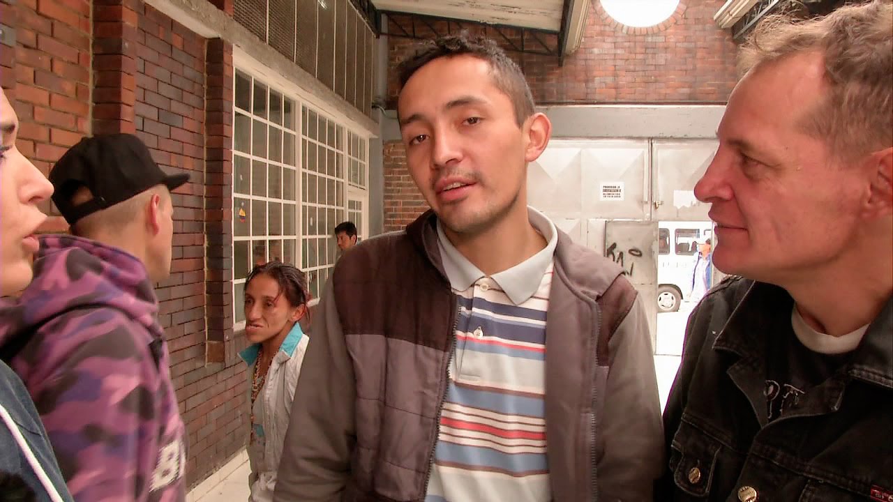 “En este lugar puedes encontrar desde un cigarrillo hasta un riñón” - En Tierra Hostil