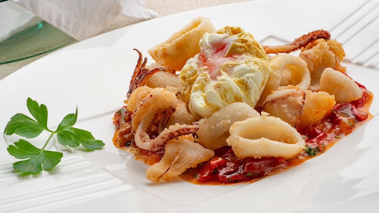 Chipirones crujientes con huevo poché |  Receta fácil de Joseba Arguiñano