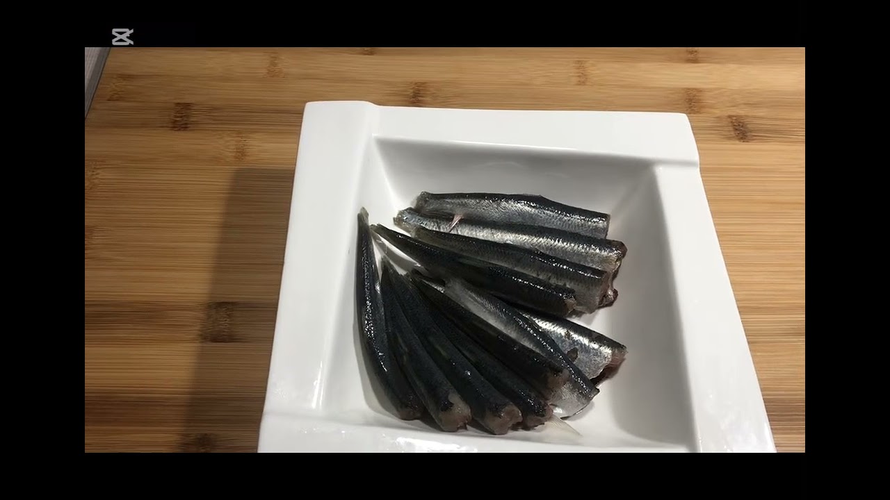 Одно из традиционных блюд шведской кухни . Соленая рыбка с  гарниром. 