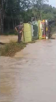 Story WA .. Detik Detik DT Batu Bara Rebah Kena Banjir