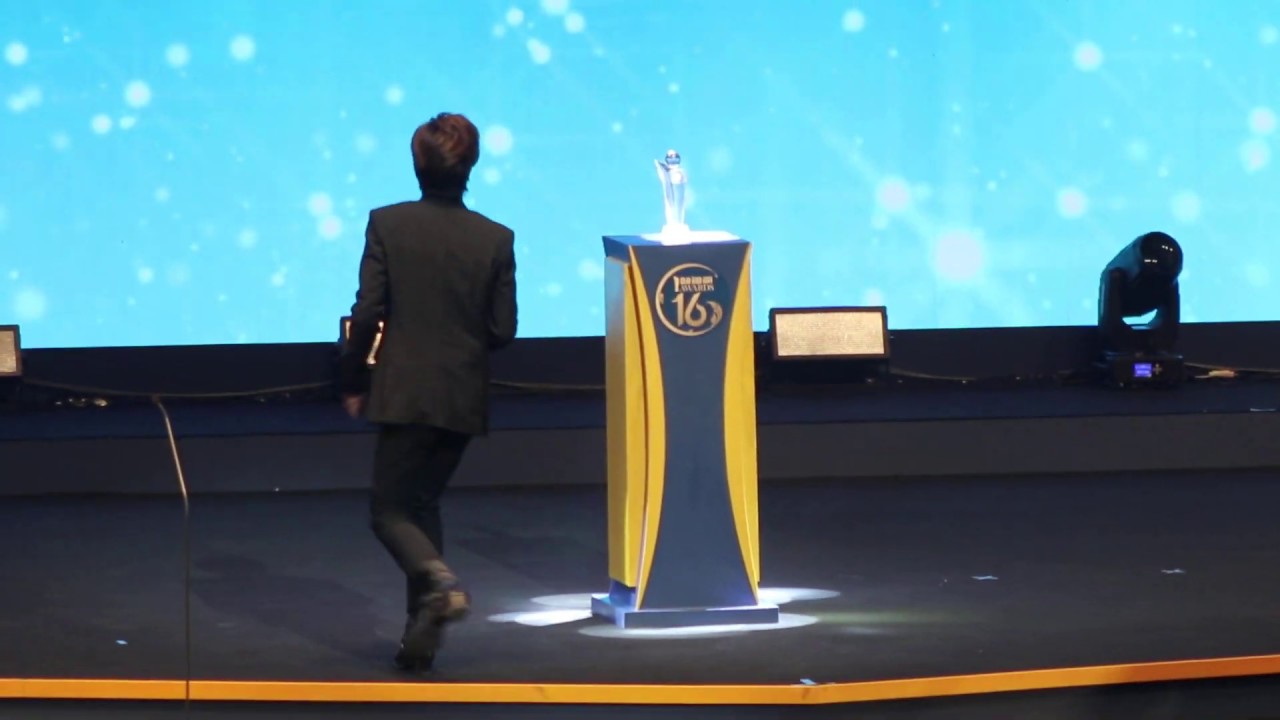 คมชัดลึก อวอร์ด ครั้งที่16 เิพิร์ธ ธนพนธ์ Popular Vote นักแสดงชายยอดนิยม