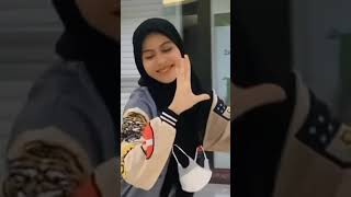 Tiktok hijab cantik Dea, si ratu pargoy asiknya di goyang ||| #shorts