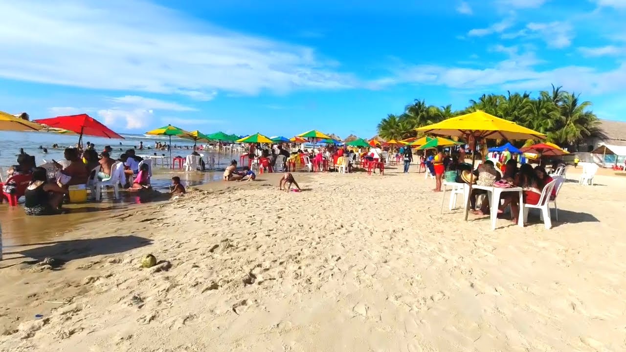 Mostrando a Orla da  Praia de Sabiaguaba Fortaleza