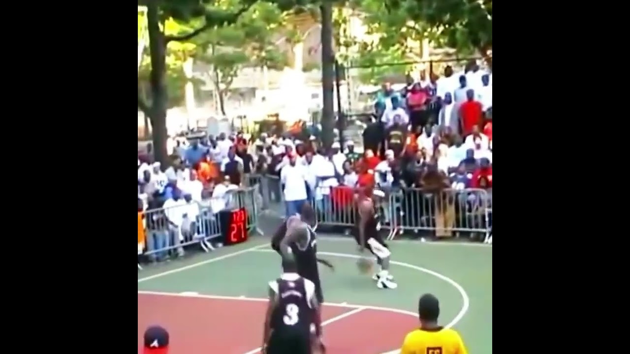 Steve Francis putting on a show at the Mecca Rucker Park