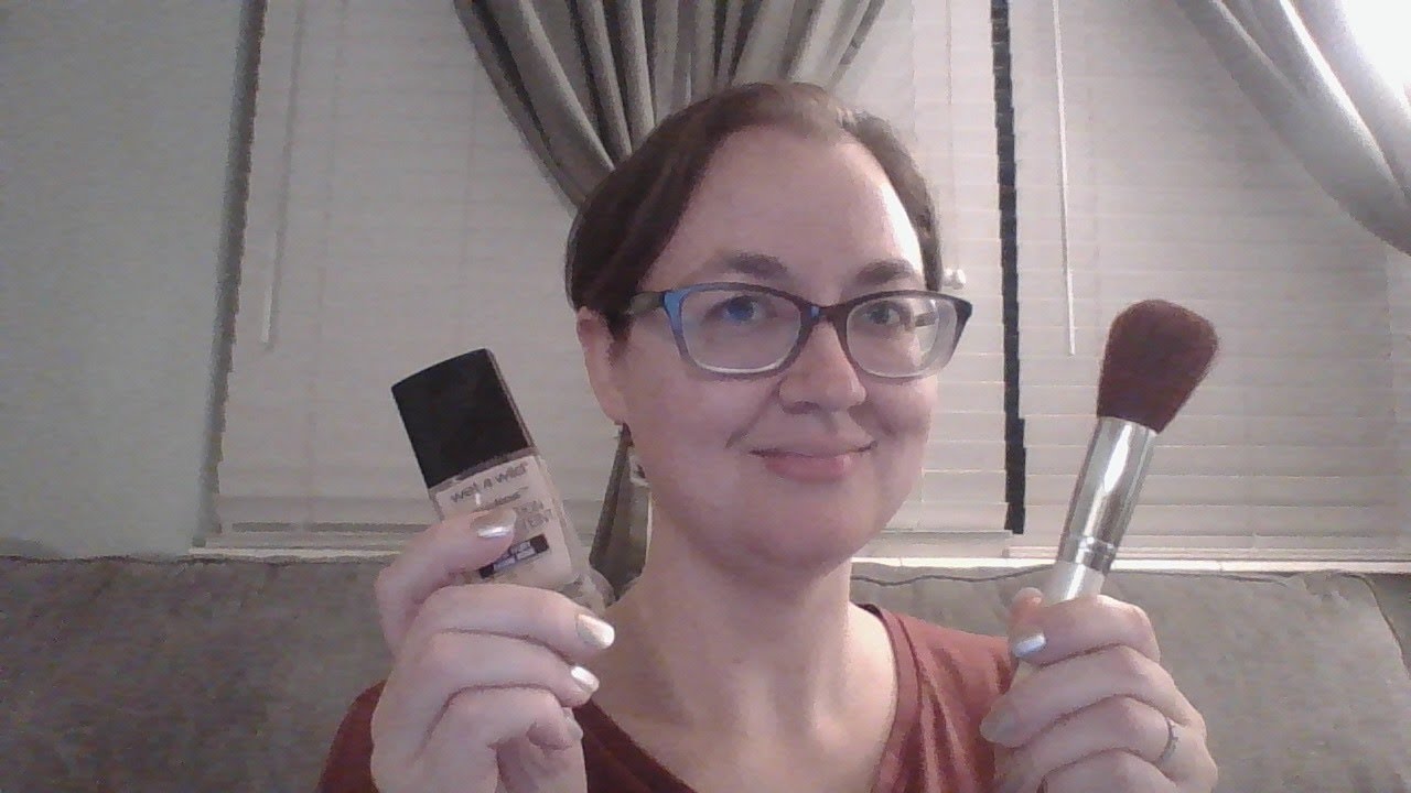 ASMR - Friend does your makeup