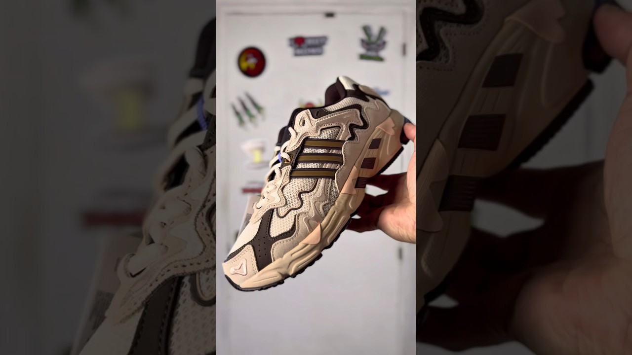 Bad Bunny x Adidas Response CL.. 