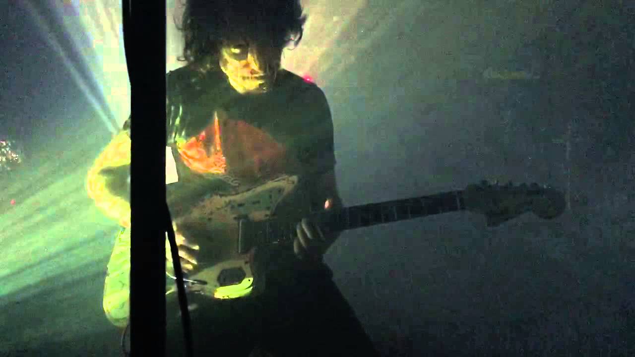 Ver Dissolved - A Place to Bury Strangers - Echoplex en YouTube Ver Dissolved - A Place to Bury Strangers - Echoplex en YouTube