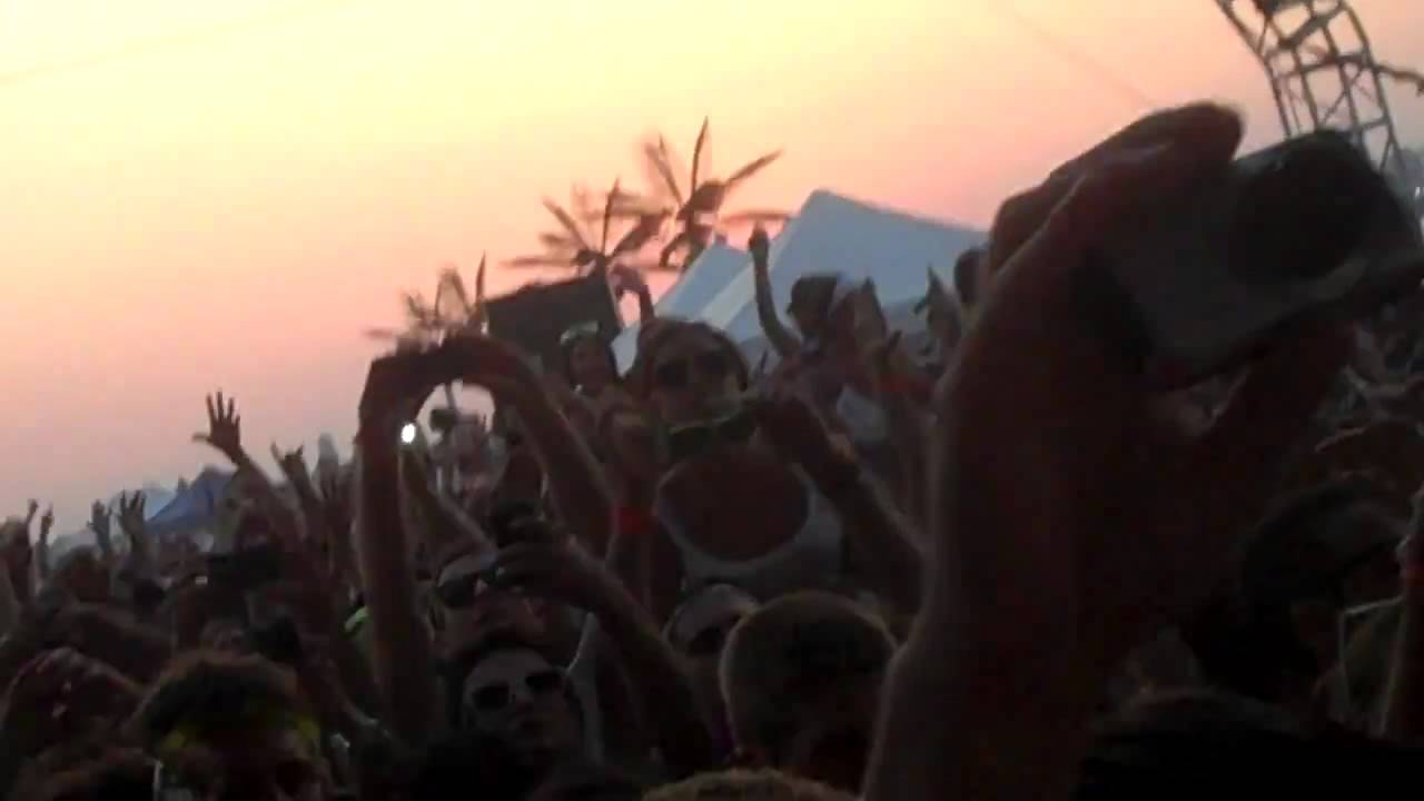 AVICII - OPENING - PHILTER - REVOLVER - BLACK & WHITE FEST 2011 (GOVERNOR ISLAND)