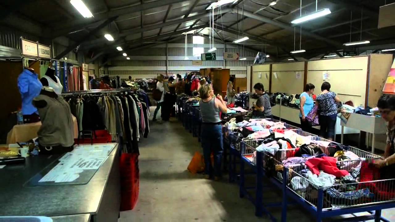 Une deuxième chance pour les vêtements : Emmaüs et Bil Ta Garbi main dans la main