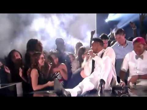 Miguel kicks fan at 2013 billboard music awards 5/19/13