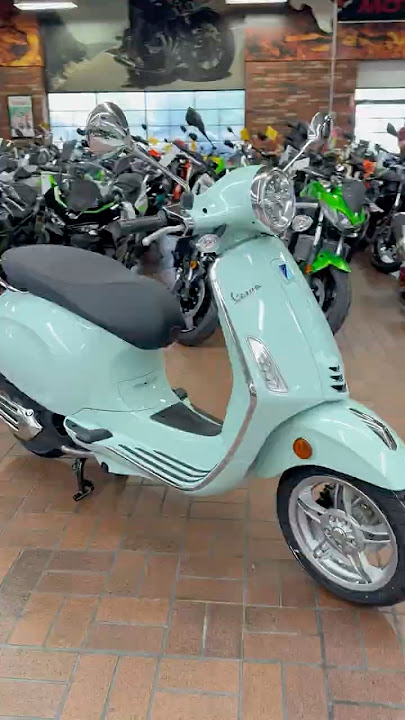 2025 Vespa Primavera 150 in Green