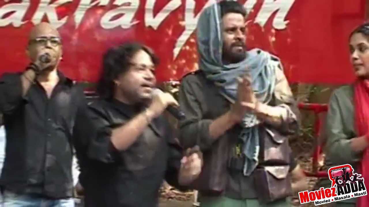 Kailash Kher Sings 'Mehangai Song' With Prakash Jha - Chakravyuh On Location