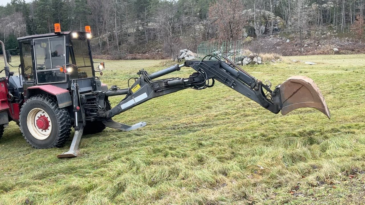 Köp Grävlastare Huddig 760 med plog och Sandspridare på Klaravik