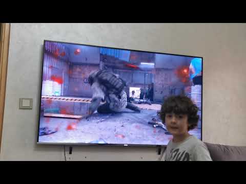 Enfant marocain de 6 ans joue au call of Duty