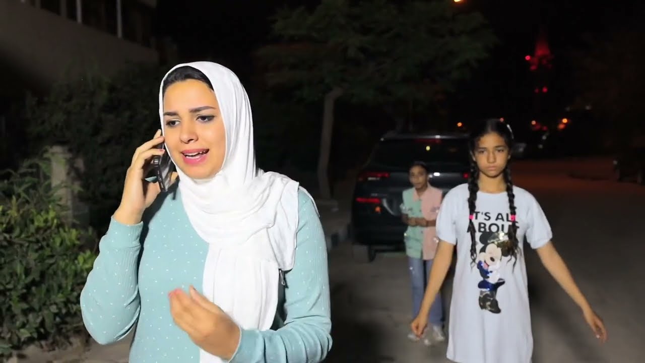 بنت صغيرة تشرب عصير مانجا - شوف حصل اية !!