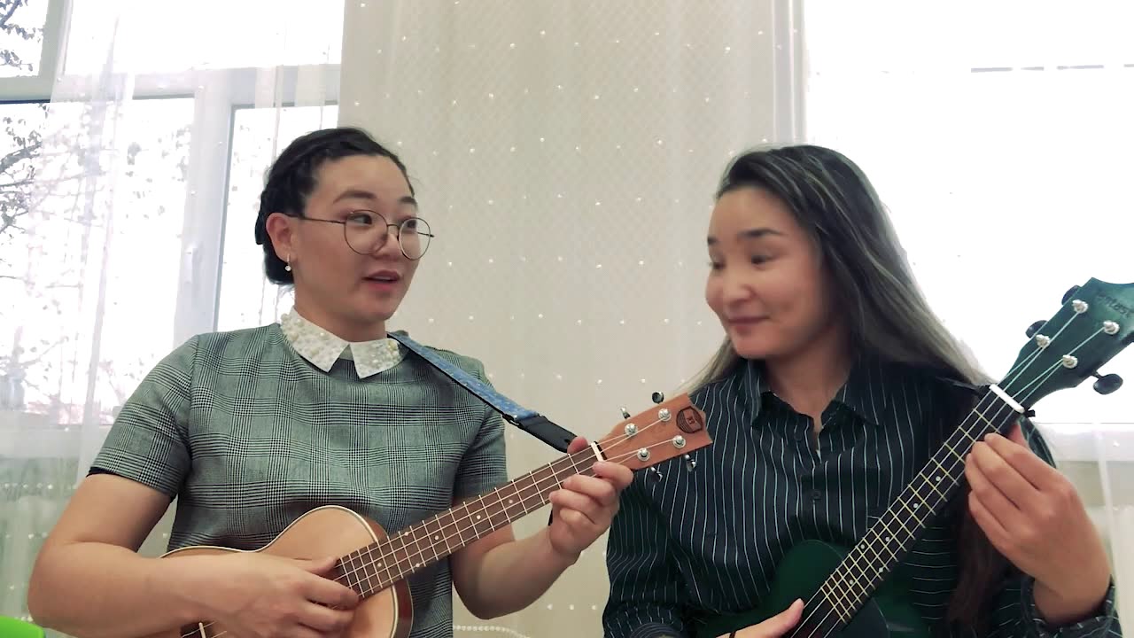 Үкүлэлэ хичээл 1. Гацуурхан Ukulele Gatsuurhan