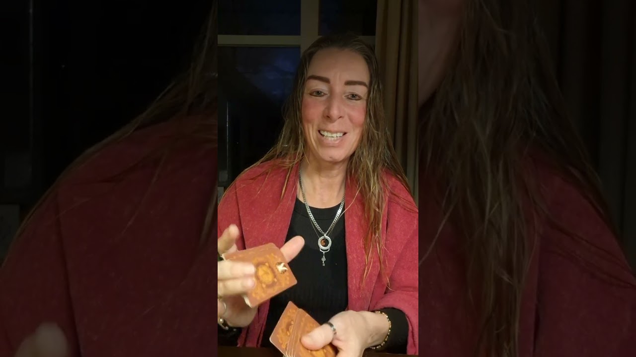 Je bent niet gek; je wordt wakker, dus zorg goed voor jezelf en ga zo door💪 spiritualiteit met tarot