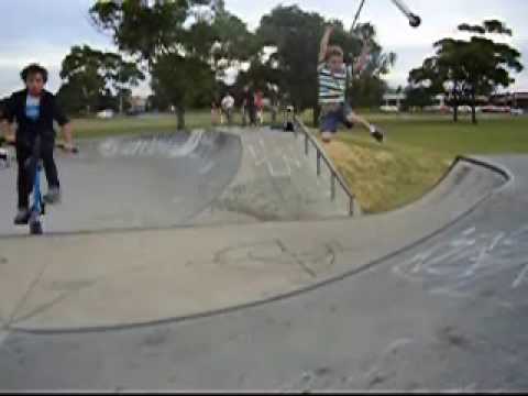 Little kid gets owned at Mandurah