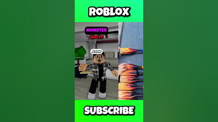 A MONSTER IS CHASING ME IN ROBLOX!😨 #roblox