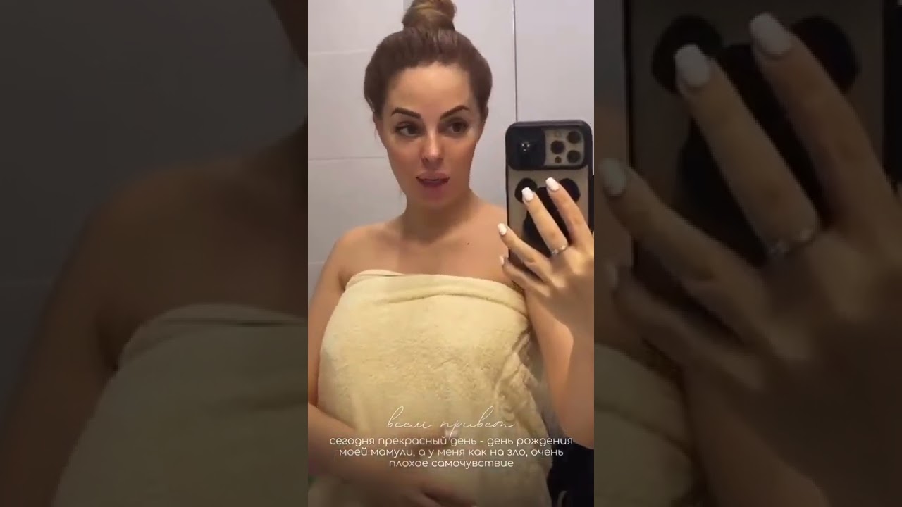 girl shows her new outfit on periscope