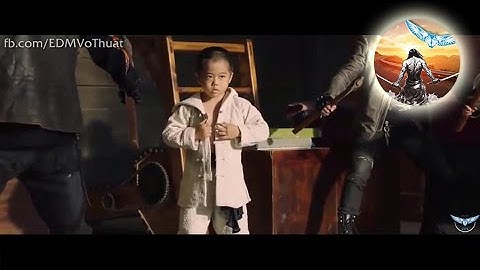 Lý Tiểu Long nhí Ryusei Imai một mình dùng côn nhị khúc hạ gục đám côn đồ | EDM Võ Thuật