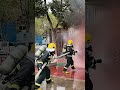 消防避险训练，消防员用“水盾”逼退烈火！这是训练，也是他们可能面对的日常。致敬！#熱門 #中国